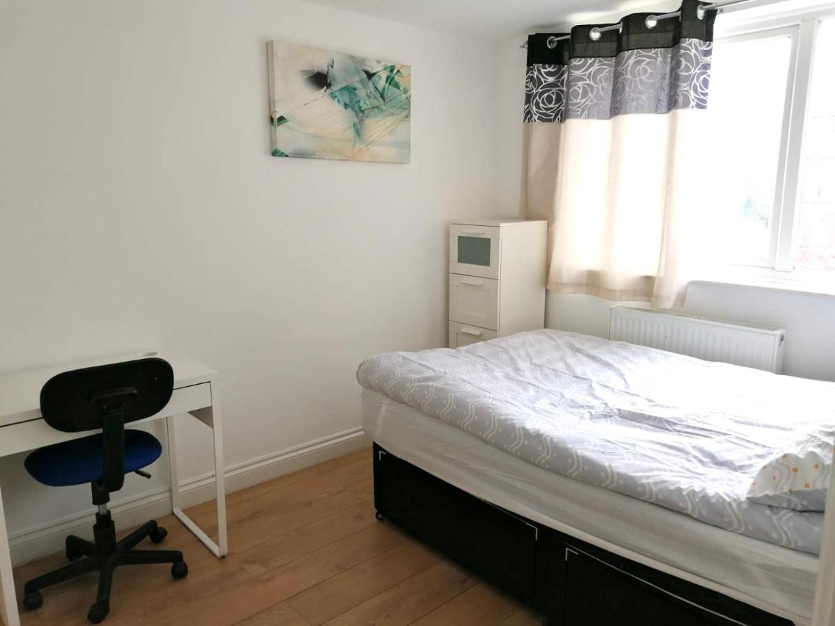 6 Bed House 3 Bathrooms Good Transport Links To London, Free Parking Exterior foto